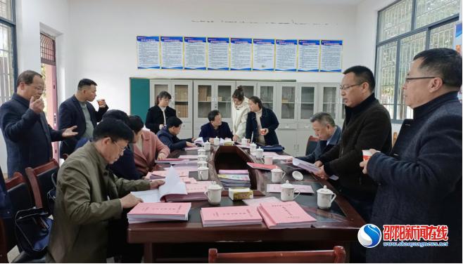 邵阳市督导评估组到隆回县横板桥镇中心小学进行督导评估