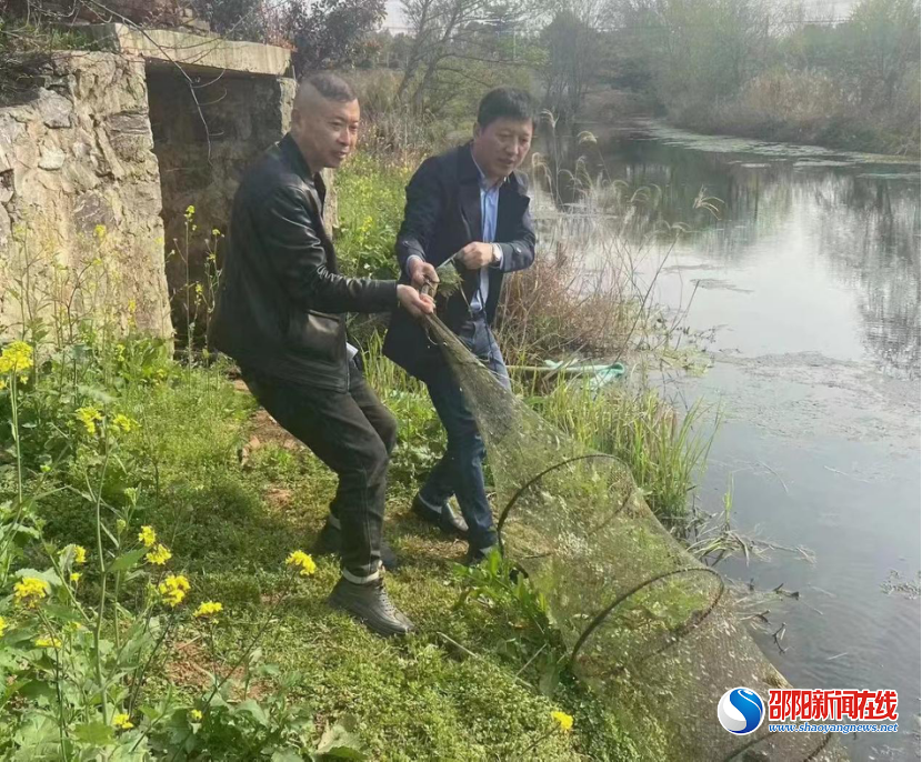 邵东市周官桥乡：认真落实河长制 积极开展巡河
