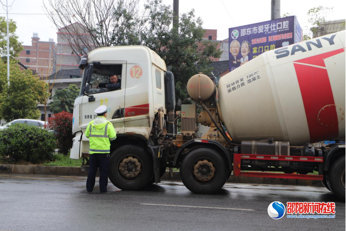 邵东交警：开展交叉执法行动 查处重点违法行为