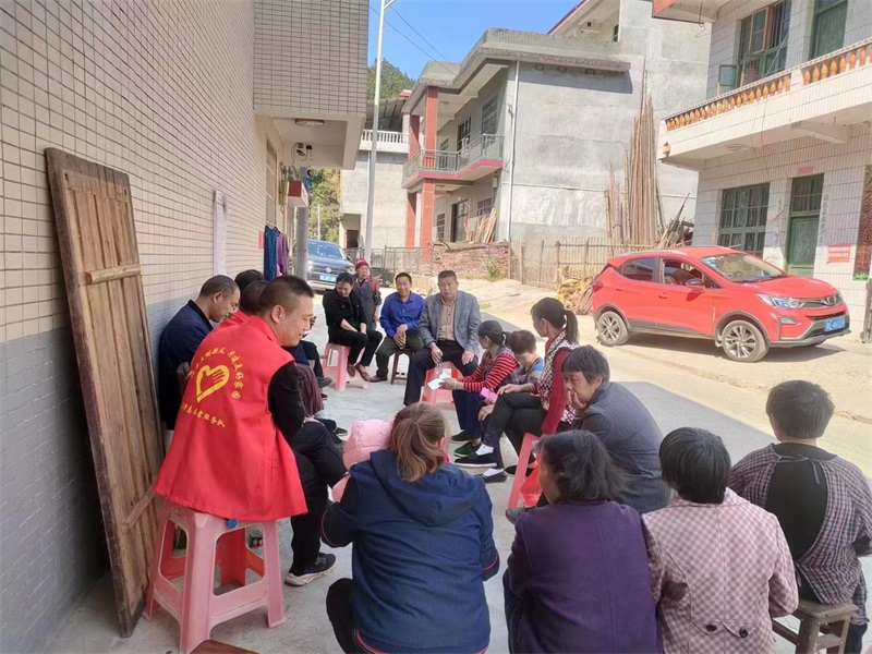 洞口县桐山乡万里村：积极开展自建房安全宣传工作