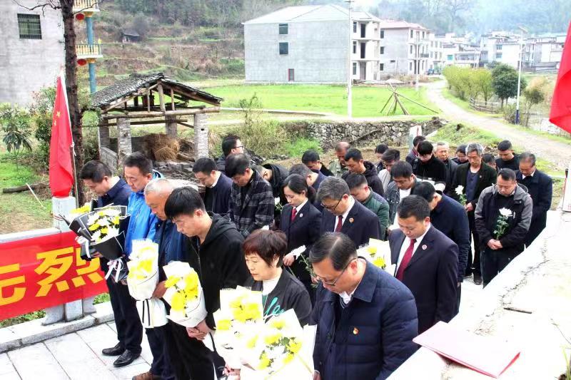 城步检察：公益诉讼护英烈 革命更有后来人