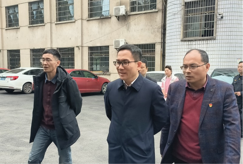 邓涛到新宁县解放小学督导食品安全等工作