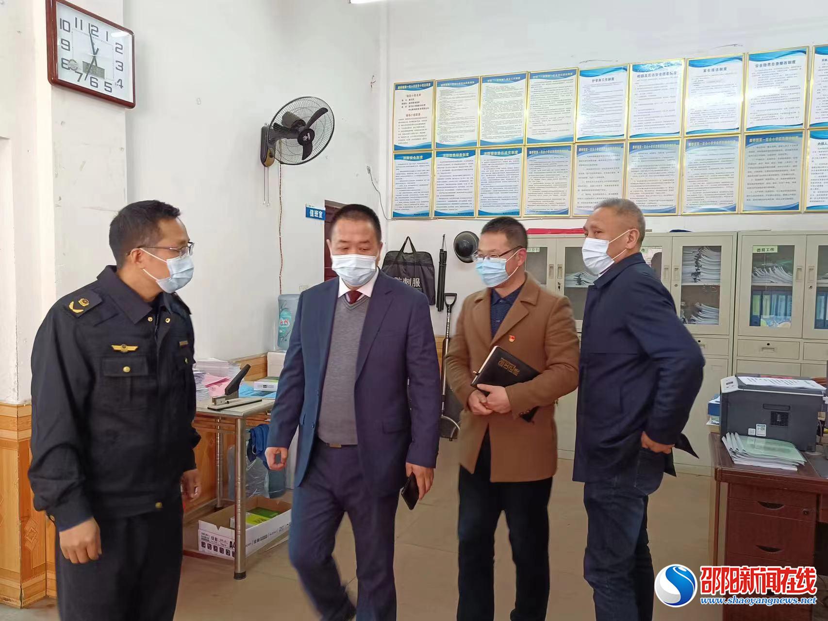 邵东市场监督管理局到廉桥镇第一完全小学开展食堂食品安全督查工作