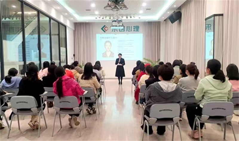 邵东举办家教系列亲子关系公益讲座