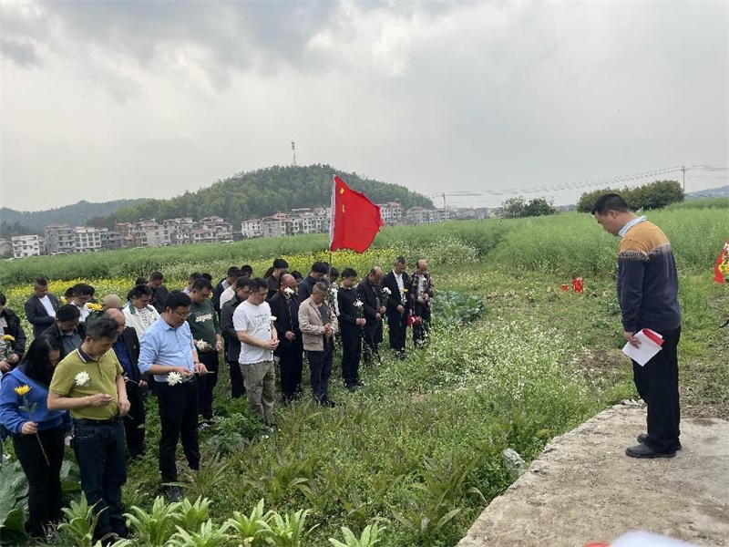 洞口县黄桥镇：缅怀先烈寄哀思 红色精神代代传
