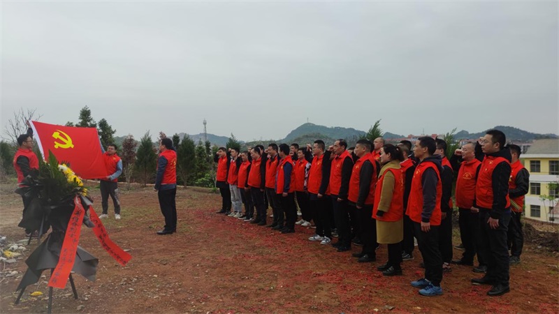 邵东市黑田铺镇开展“缅怀革命先烈，传承红色基因”清明节祭扫活动