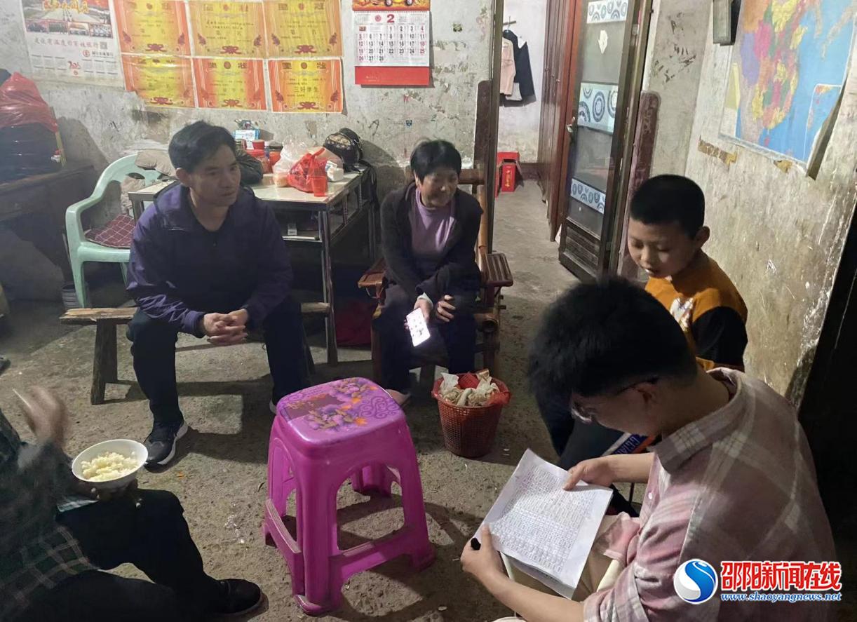 洞口县黄桥镇莲荷小学开展防溺水防性侵安全教育家访活动