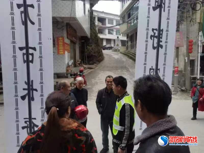 新邵县：发挥劝导员作用 守护居民安全出行