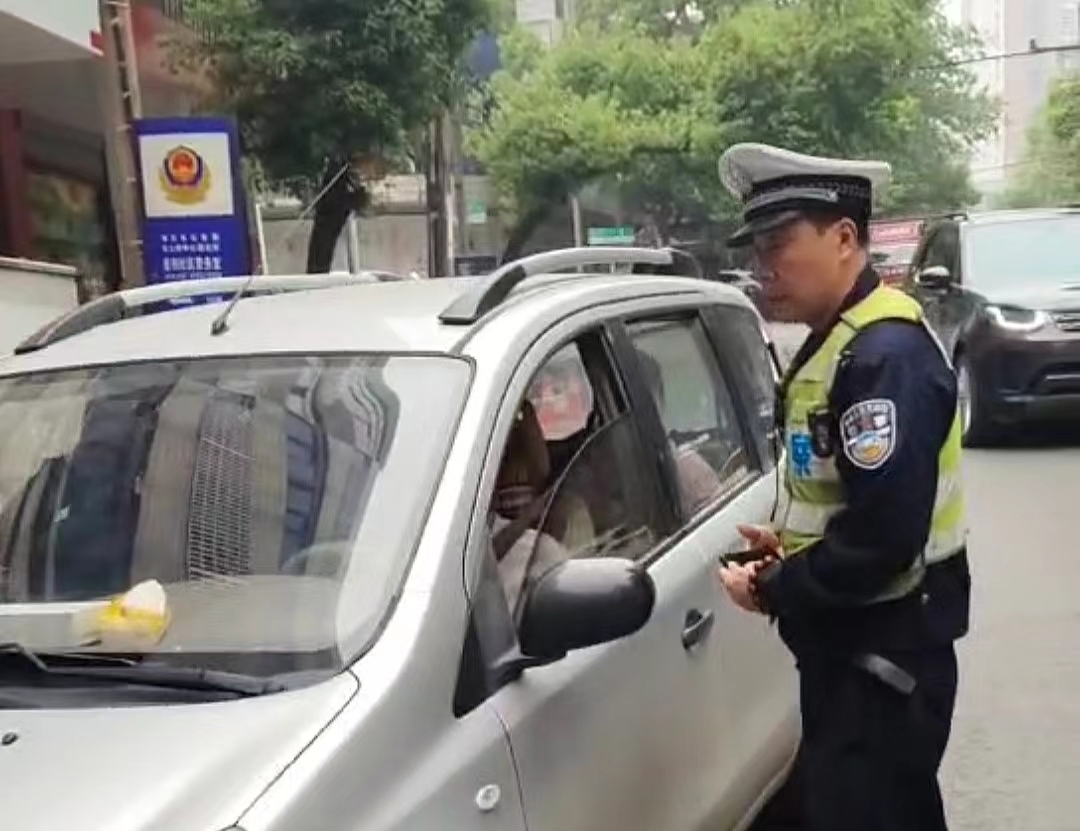邵东交警：查获一起车辆超员违法行为