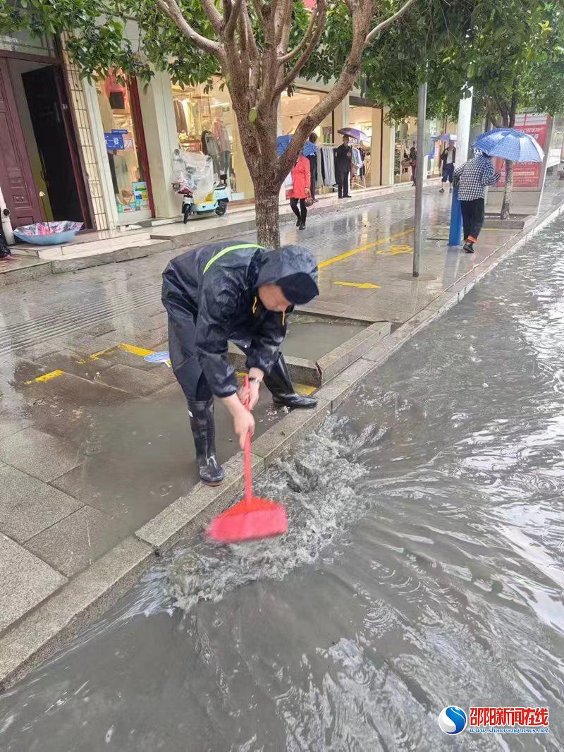 邵阳县：城管助力排水防涝