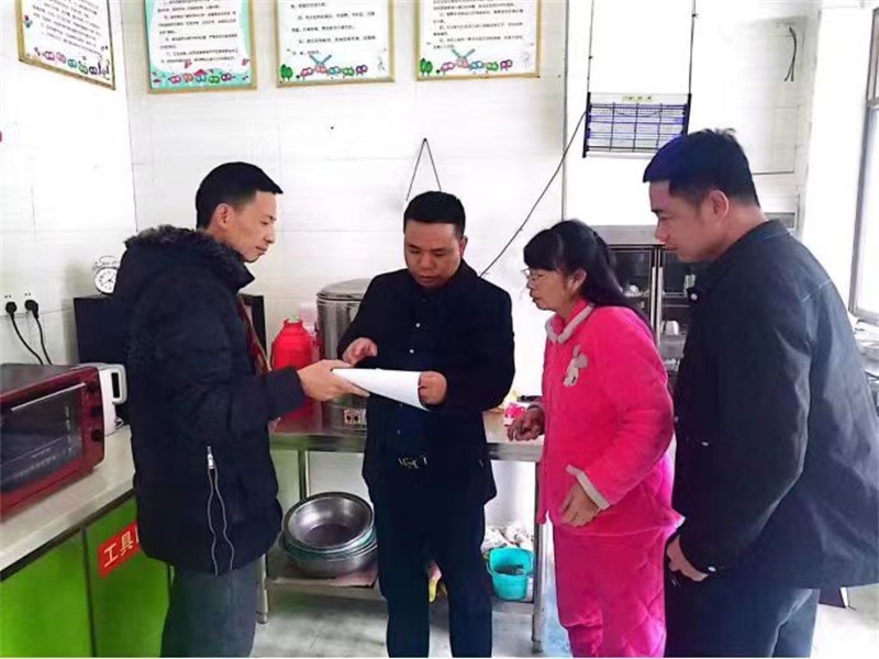 新邵县小塘镇：压实食品安全“两个责任”，守护群众舌尖上的健康