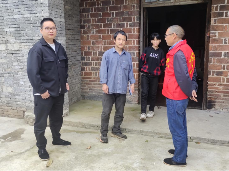 洞口县杨林镇开展农村自建房安全常识宣传工作