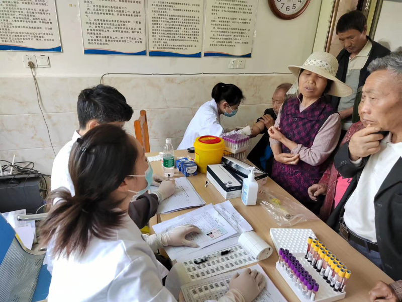 邵东市九龙岭镇卫生联合医疗卫生志愿者开展义诊活动