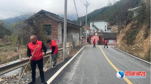 洞口县古楼乡：开展河道保洁 推动“河长制”工作常态化