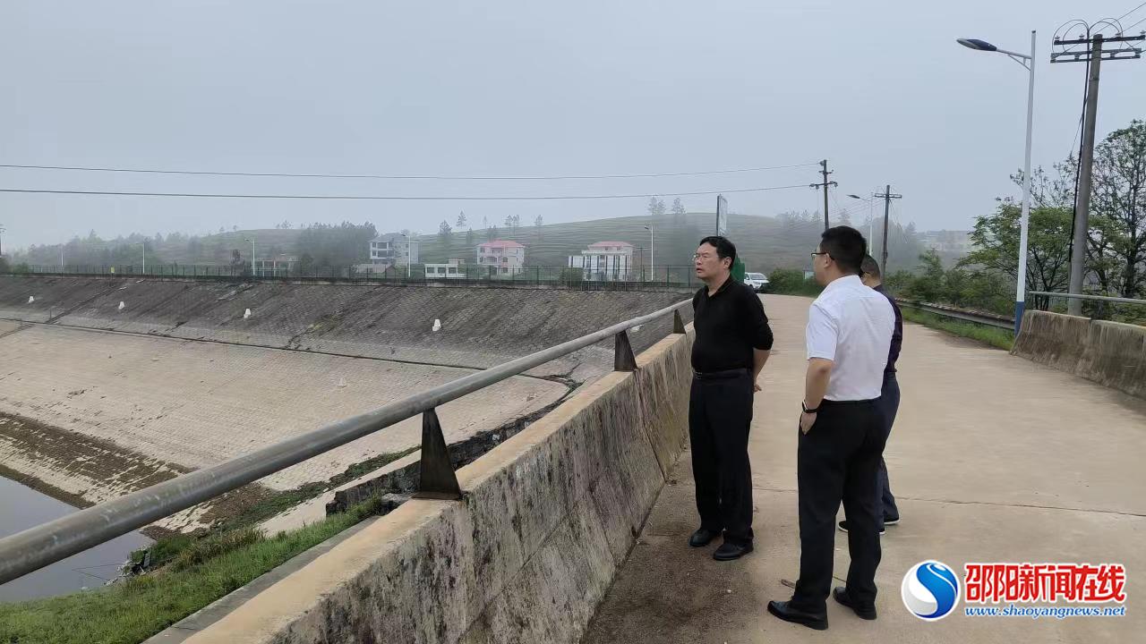 邵东市人大常委会主任黄负平到九龙岭镇视察工作