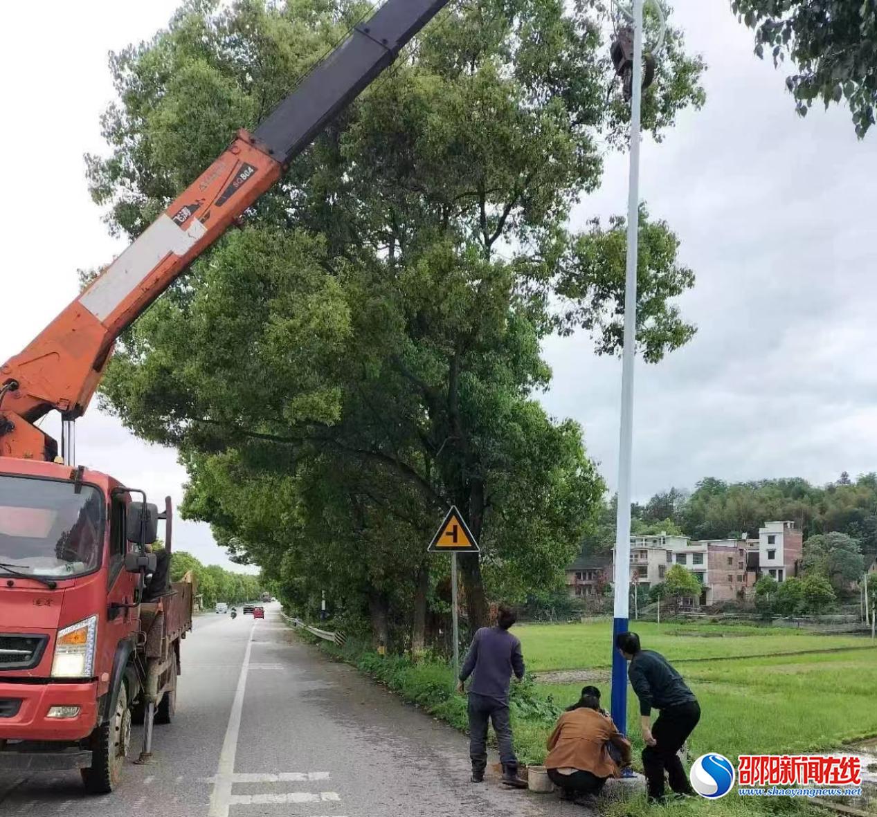 邵东市周官桥乡：点亮出行路 温暖百姓心