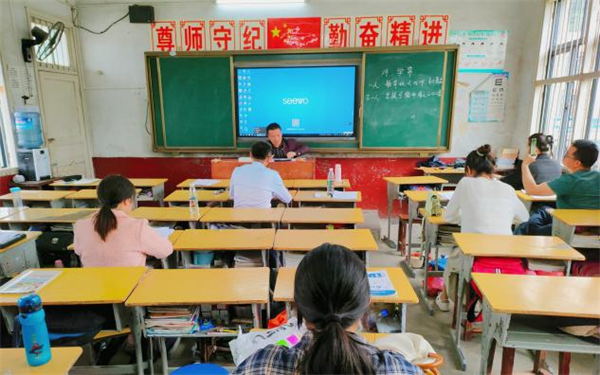洞口县黄桥镇金田片开展语文组青年教师教学比武
