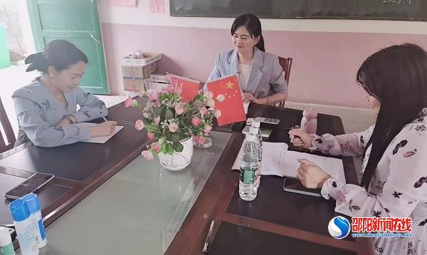 洞口县竹市镇秀丰完小开展“校长谈话谈心”活动