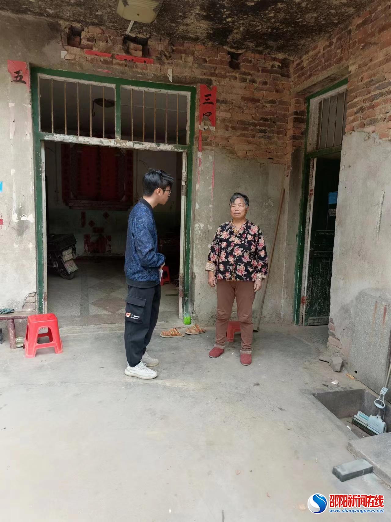 洞口县石江镇开展春季踏查铲毒行动