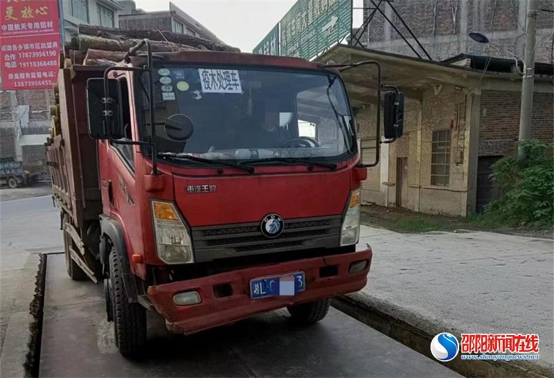 邵东交警：严查货车超载交通违法行为