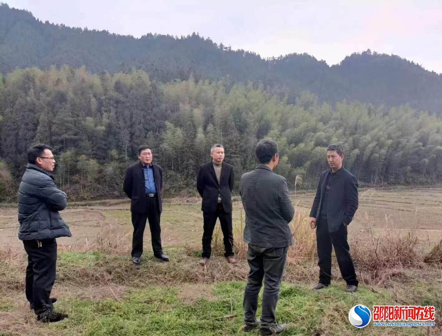 洞口县渣坪乡开展禁种铲毒踏查宣传活动