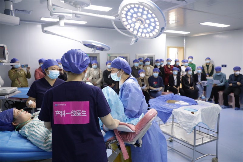 新宁县人民医院开展“产后出血及新生儿复苏急救”技能演练大练兵