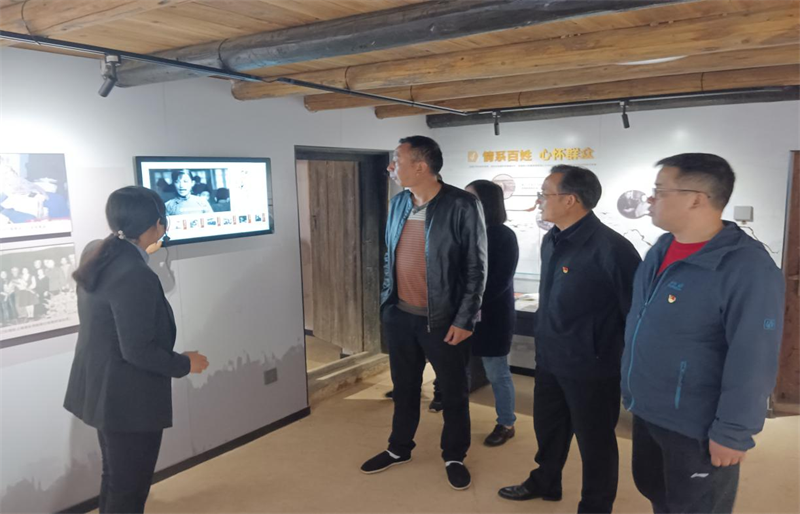 邵东市委第一巡察组临时党支部和邵东市九龙岭镇机关党支部联合开展4月份主题党日活动