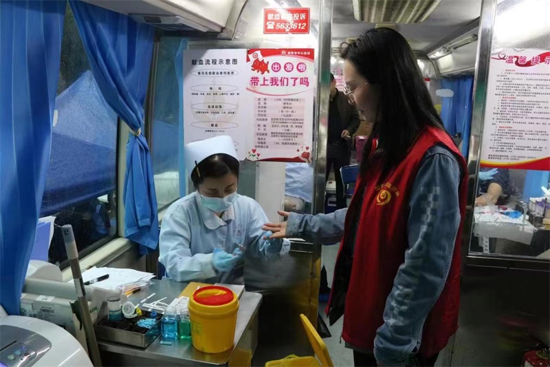 邵东市灵官殿市监所党员志愿者参与市市场监督管理局无偿献血活动