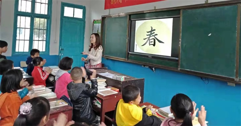 用真爱拨动孩子们的心灵之弦——记绥宁县长铺镇第二小学人民教师秦玲