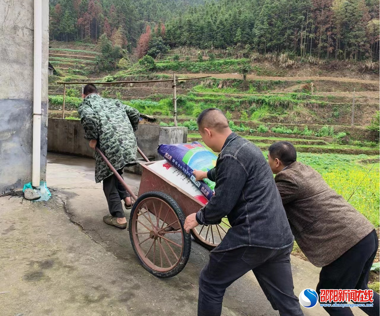 洞口县桐山乡万里村：这场“双向奔赴”，暖了民心！