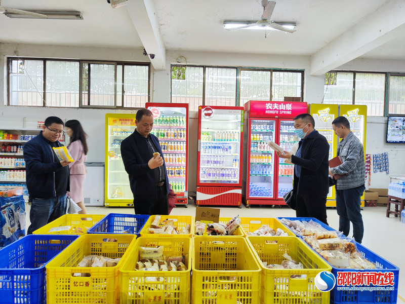 洞口县人大调研洞口四中校园食品安全和《教师法》落实工作
