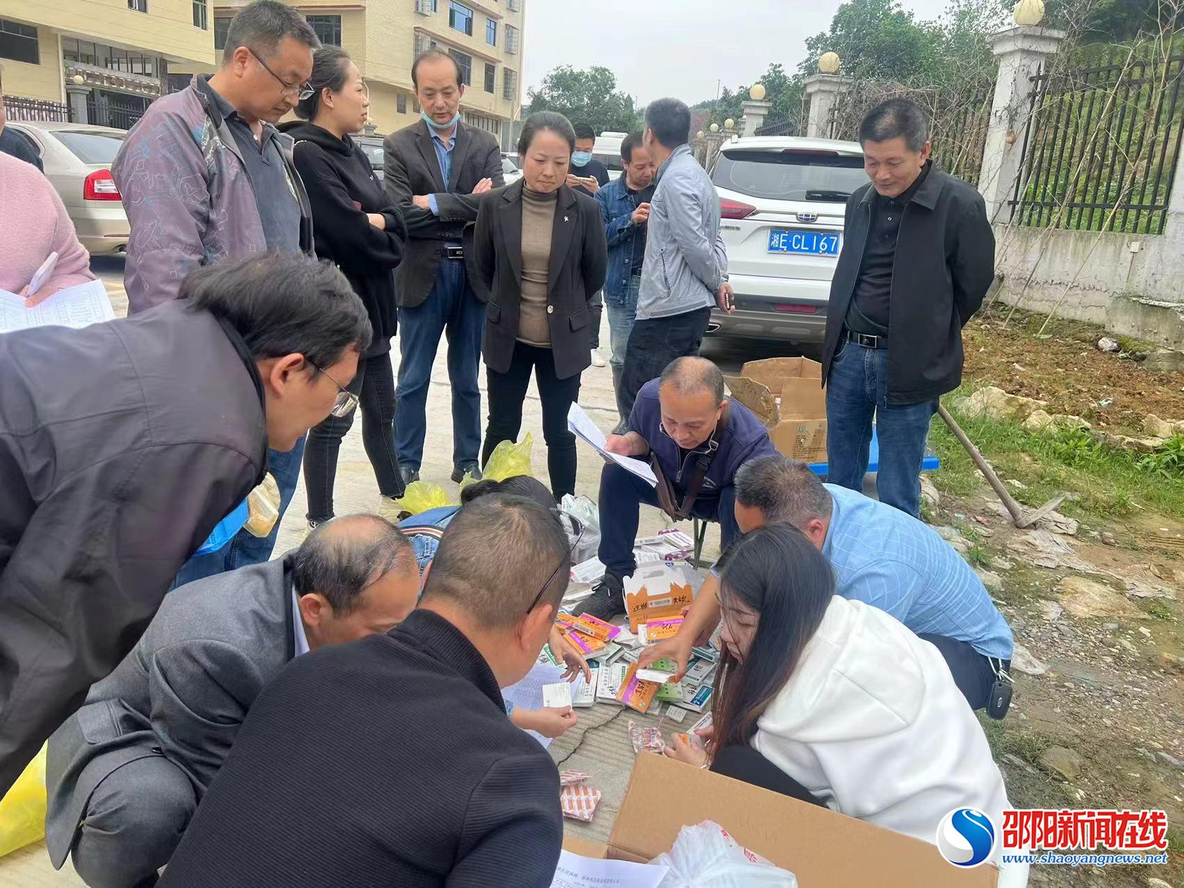 洞口县卫生健康局联合洞口县市场监督管理局开展过期药品集中销毁活动