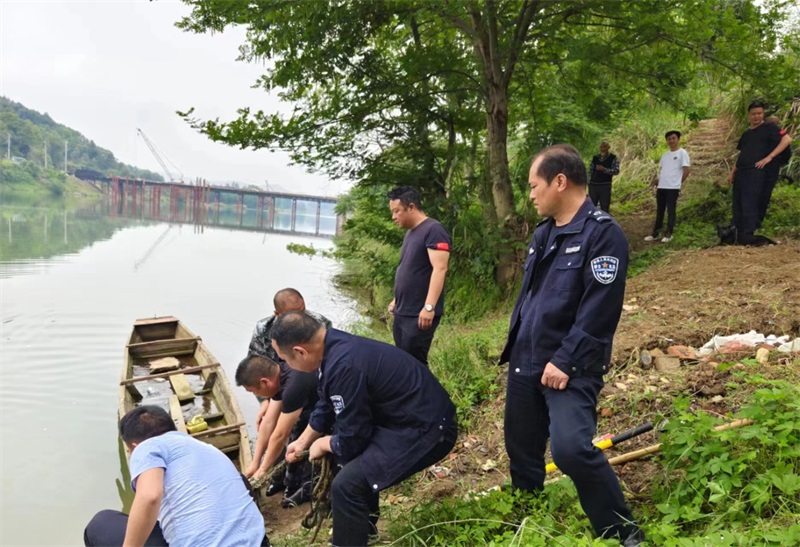 隆回县花门街道：“零容忍” 重拳打击“三无船舶”