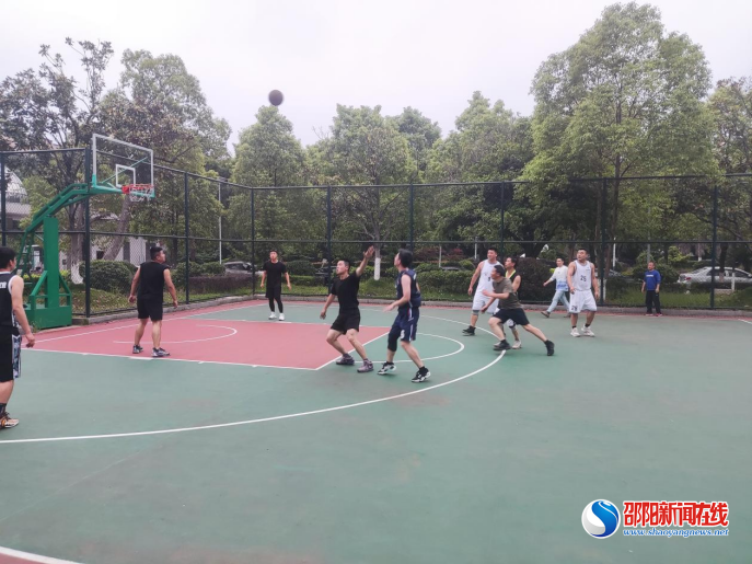 这场篮球友谊赛精彩纷呈！