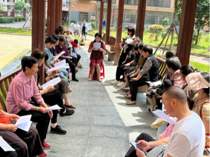 洞口县文昌街道桔城社区召开“六零”院落创建会