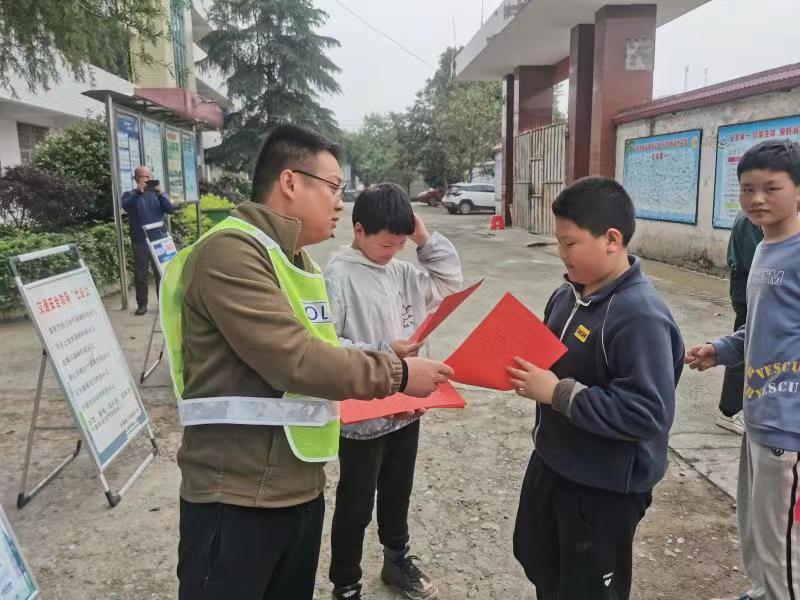 武冈市龙溪镇：深化交通安全宣传加强民众交通安全出行意识