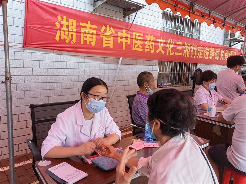 新邵县潭溪镇：健康服务“零距离”中医义诊暖人心