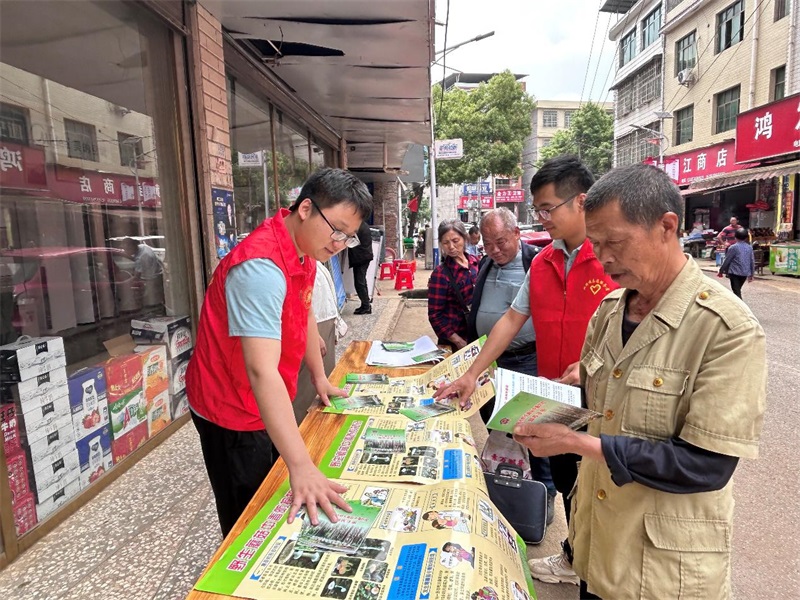 武冈市双牌镇开展食品安全与防范野生蘑菇中毒知识宣传志愿活动