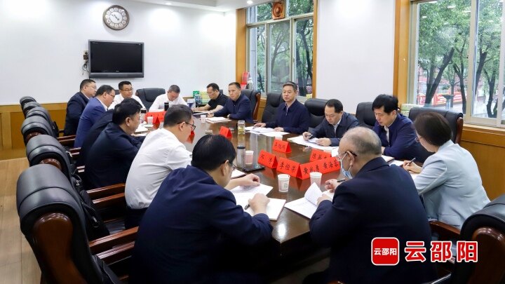严华主持召开“推进干部能上能下、激励干部担当作为”调研座谈会