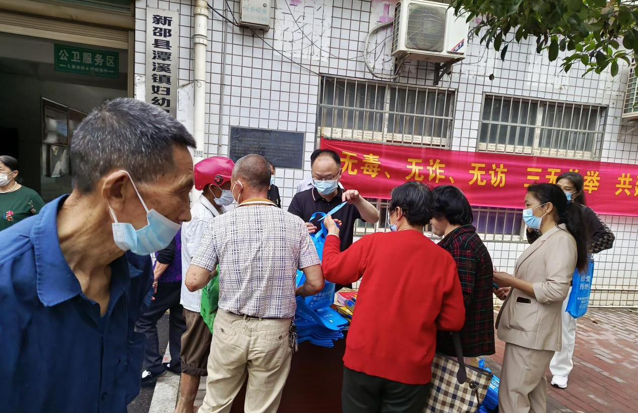 新邵县潭溪镇：中医义诊暖人心禁毒反诈进万家
