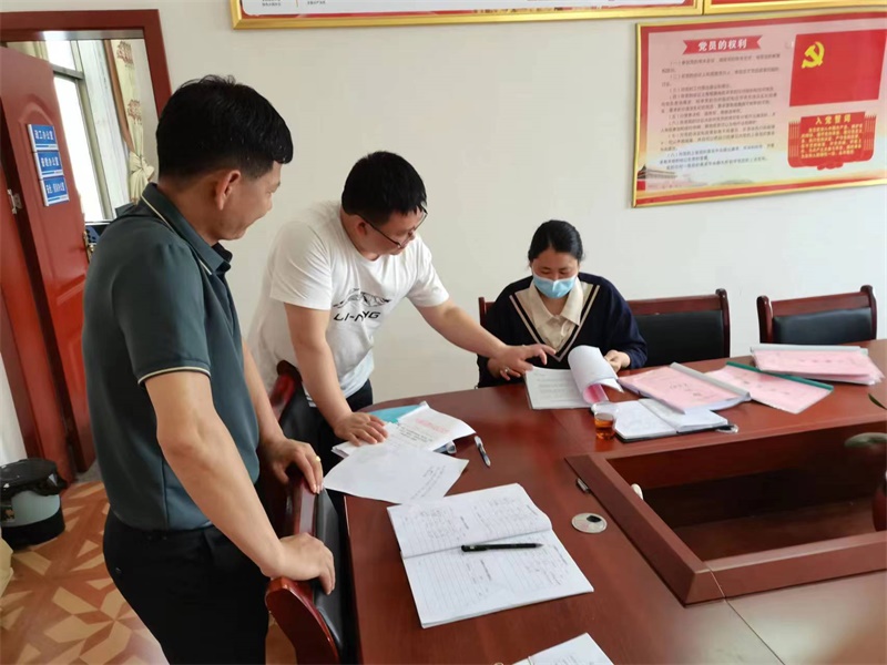 洞口县教育局到洞口县月溪镇中心校调研指导工作
