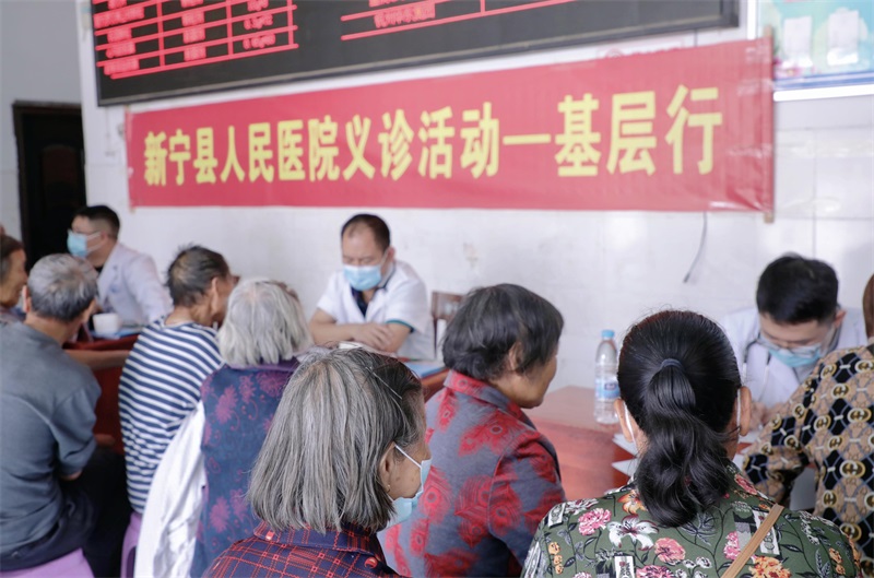 新宁县人民医院走进丰田乡开展义诊帮扶活动