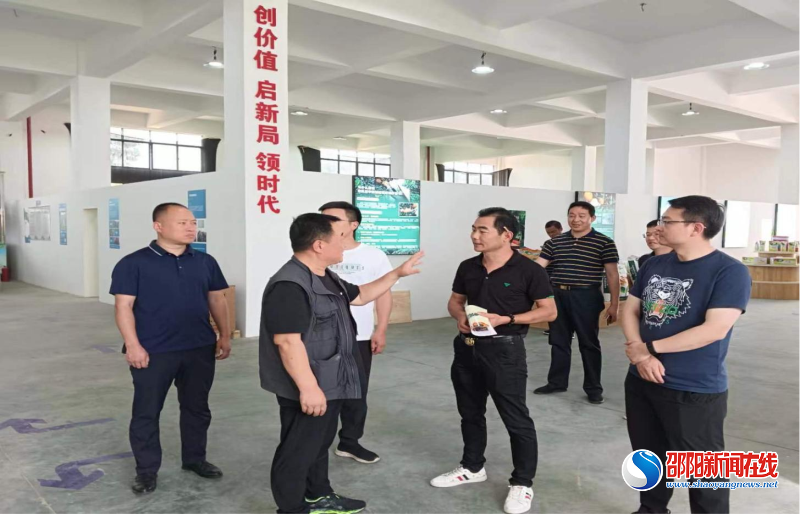 新宁县龙丰果业党建引廉制度护廉榜样倡廉文化养廉“四合一”