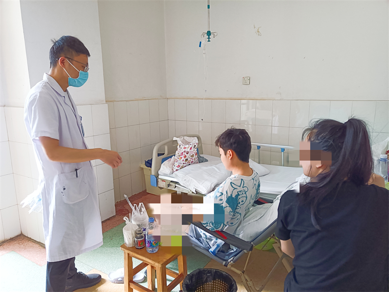 男子腹部受伤大出血！隆回县人民医院创伤中心上演“速度与激情”