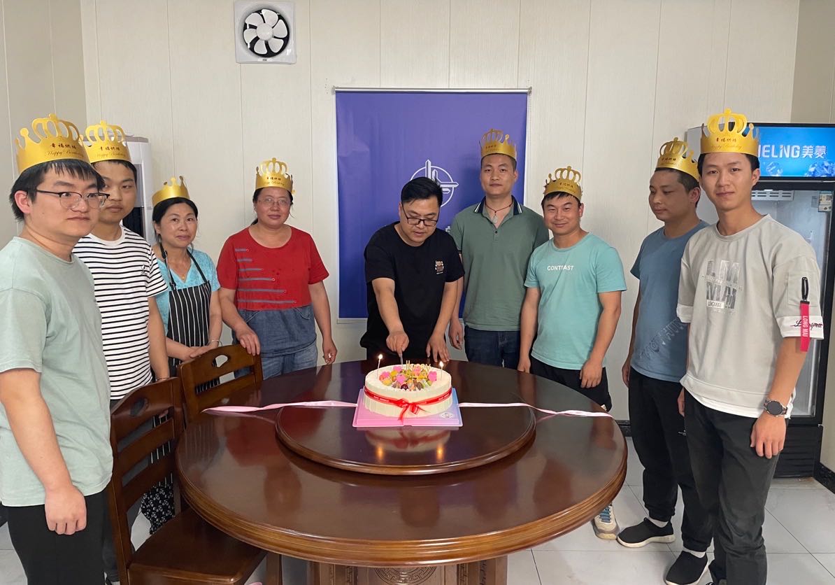 ​洞口县草罗公路项目举办第一、二季度职工集体生日会