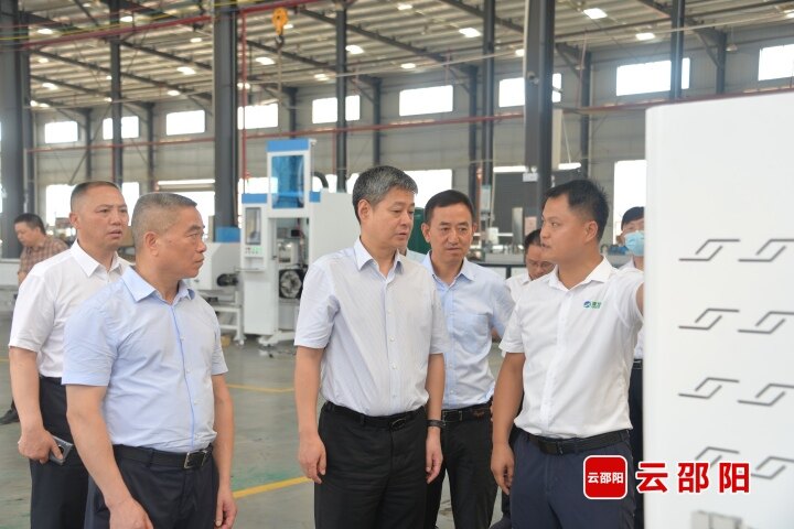 严华在新邵经开区调研“新官不理旧账”问题整治工作