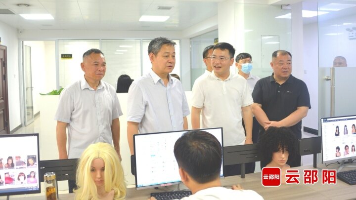 严华在邵阳经开区开展优化营商环境专题调研