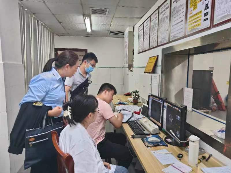 洞口县市监局开展医疗机构强制性计量器具检定工作