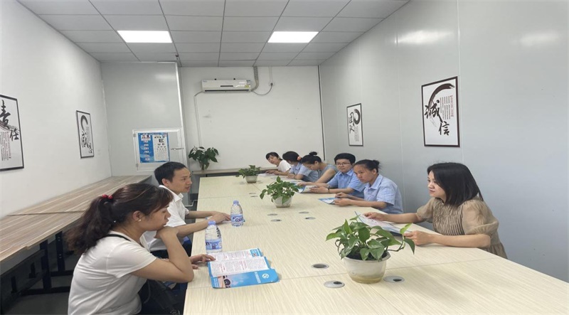 洞口县“三学三比三送”推进“温暖社保”行动