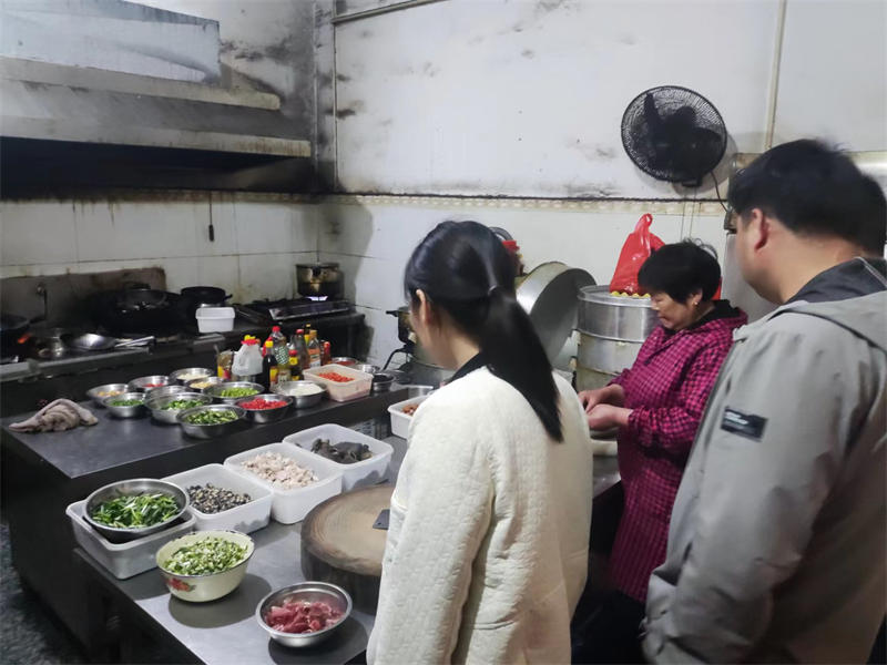 洞口县醪田镇：开展餐饮单位环保检查
